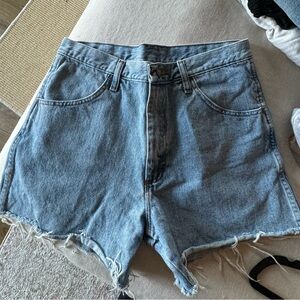 Size 32 Rustler women’s shorts